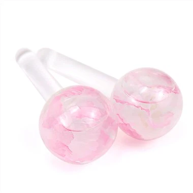 كرات الثلج لتبريد الوجه